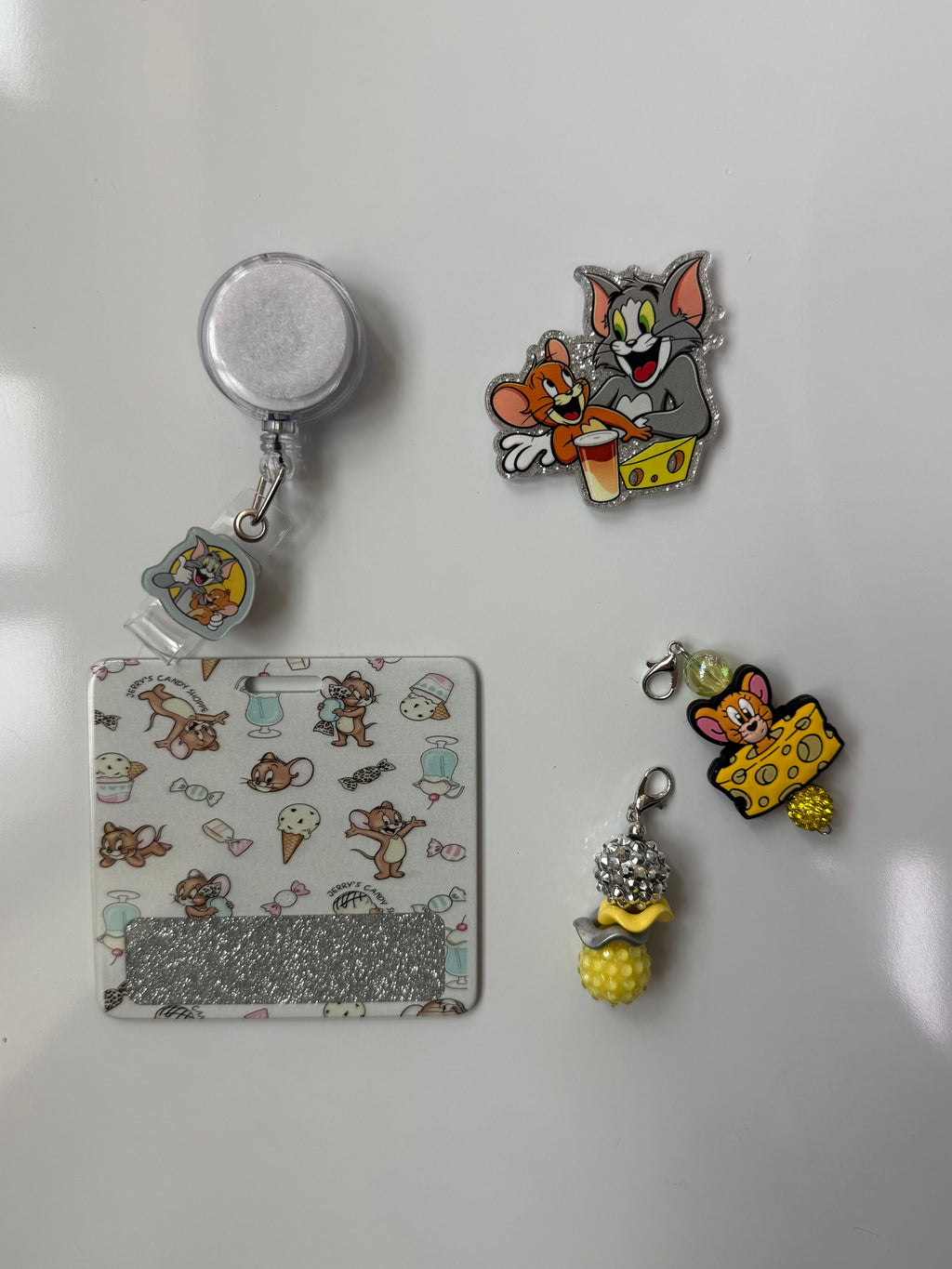 Tom & Jerry Interchangeable Badge Reel Buddy